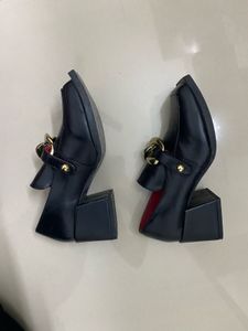 Women’s Black Square-Toe Mary Jane Block Heels wit