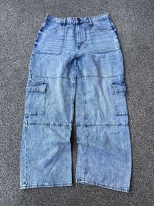 Trendy Light Wash Cargo Jeans