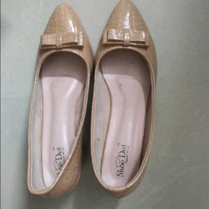 Beige Bow Accent block heels