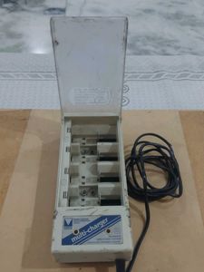 Vintage Varta Multi-Charger ( CH4/ MULTI)
