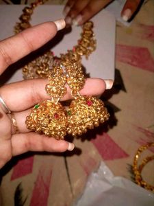 Elegant Gold-Toned Necklace Set