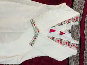 Elegant White Floral Embroidered Kurti Set