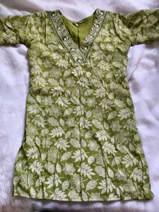 Leaf Print embroidery Kurti🌿