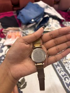 Elegant Gold Mesh Strap Watch