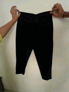 Black High-Waisted Tapered Baggy Jeans
