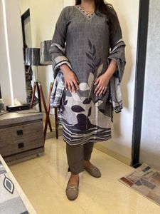 Elegant Grey Leaf Print Kurta Set with Dupatta