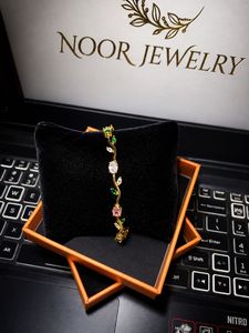 Elegant Floral Bangle Bracelet