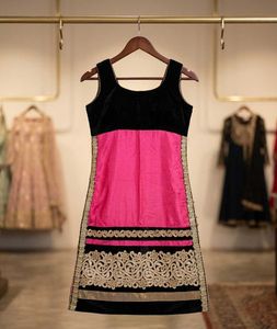 Elegant Pink &amp; Black Embroidered Kurta
