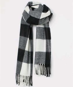 🖤🤍 Classic Checkered Winter Scarf 🤍🖤