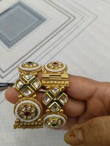 Exquisite Kundan & Pearl Bangle Set
