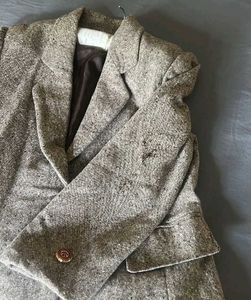 Classic Blazer with 1 scratch, check pic 3,4