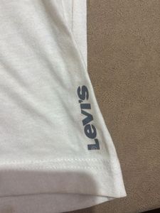 Levi's Basic White T-Shirt