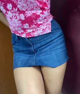 Levi’s mini skirt