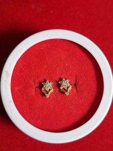 Elegant Diamond Stud Earrings gold