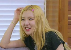 BLACKPINK Multi Flower Bead Bracelet