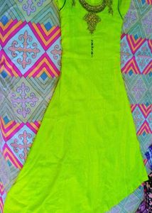 Green 💚 Long gown with blue 🦵 leggings