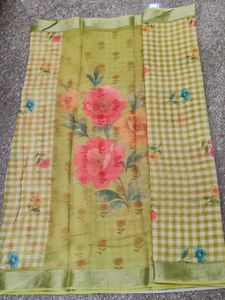 Beautiful Floral Print Saree