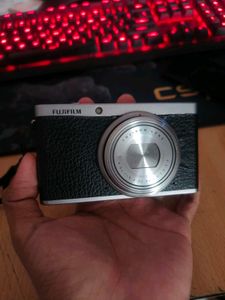 FUJIFILM XF1 Rare Manual Point and Sho