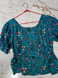 floral  green top
