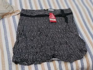 Chic Black &amp; White Patterned Skirt