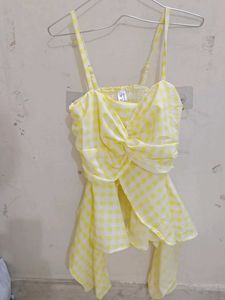 butter yellow top