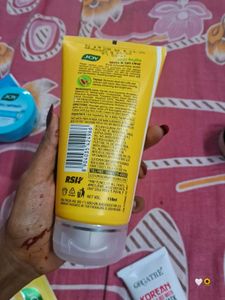 Joy Face Wash with Fruits
