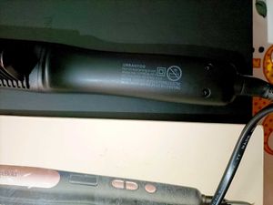 New MakeMeBold Hair Straightening Brush