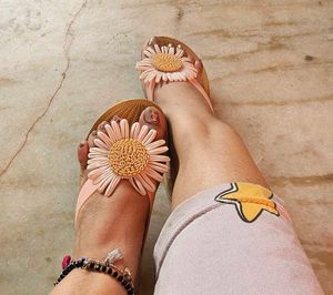 Daisy Flower Flip-Flops