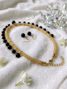 Elegant Gold Necklace and Earring Set