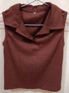 Sleeveless Collared Crop Top