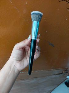 Fluffy Makeup Brush