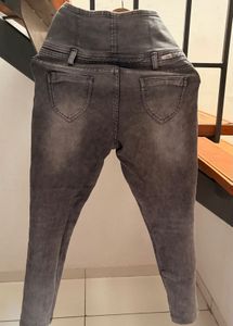 Women's High-Waisted Washed Jeans
