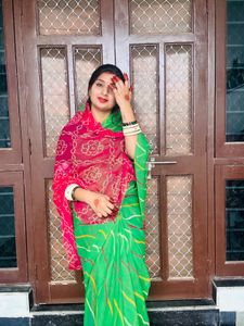 Vibrant Green & Pink Bandhani Saree