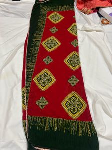 Red &amp; Green Bandhani Saree without blouse piece