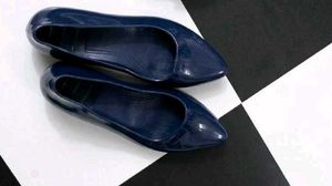 Chic Navy blue formal sandals