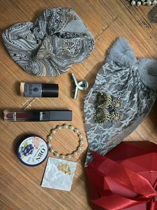 Elegant Hair Accessories & Makeup Set