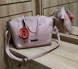 🚨SALE🚨Caprese Peach-Coloured Solid Handheld Bag