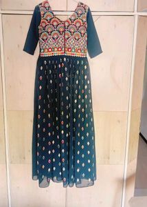 Beautiful Embroidered Kurta Set