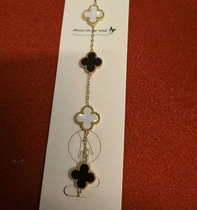 Sale_Elegant Clover Charm Bracelet