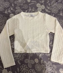 Super cute off-white  long sleeve top 🥥