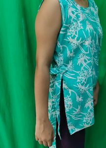 Chic Sleeveless Teal Floral Tunic Top