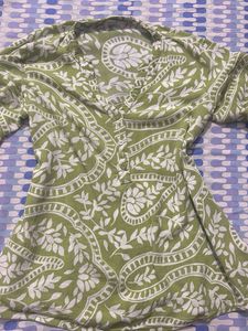 Women’s Green Printed Cotton Kurti