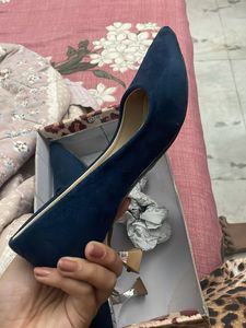 Elegant Navy Blue Pointed Toe Heels