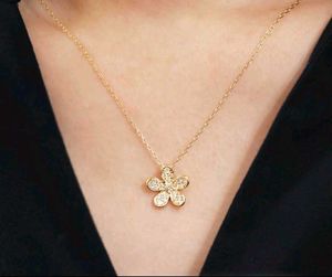 Flower Pendant Necklace