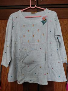 Ateesa light gray embroidered top size L