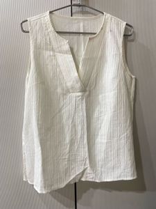 Casual Sleeveless V-Neck White Top