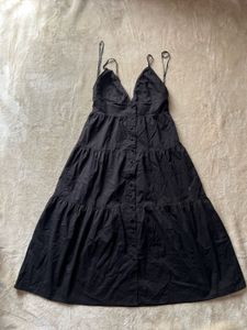 Chic Black Tiered Midi Dress
