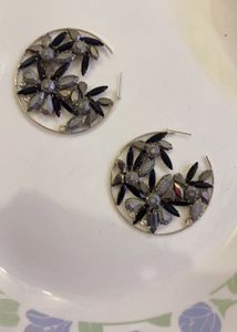 New Chic Hoop Earrings with Gemstone Flowers