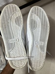 URGENT 🚨 Puma White Casual Sneakers
