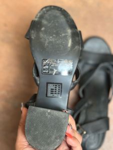 Forever 21 Women's Black Ankle Strap Sandals